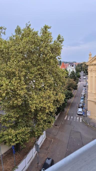 Lovely Old Town Apartment Bratislava Exterior photo
